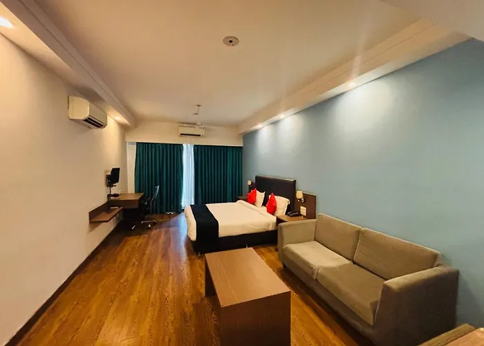 Saramax Inn